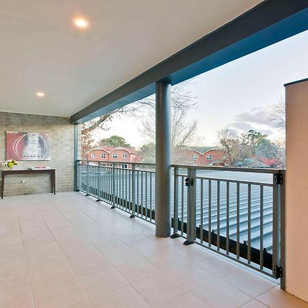 Ibis Styles Canberra Tall Trees Exterior photo