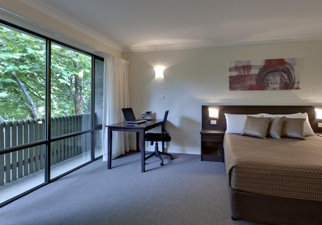 Ibis Styles Canberra Tall Trees Exterior photo