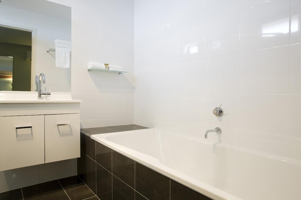 Ibis Styles Canberra Tall Trees Exterior photo