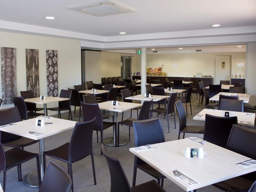 Ibis Styles Canberra Tall Trees Exterior photo
