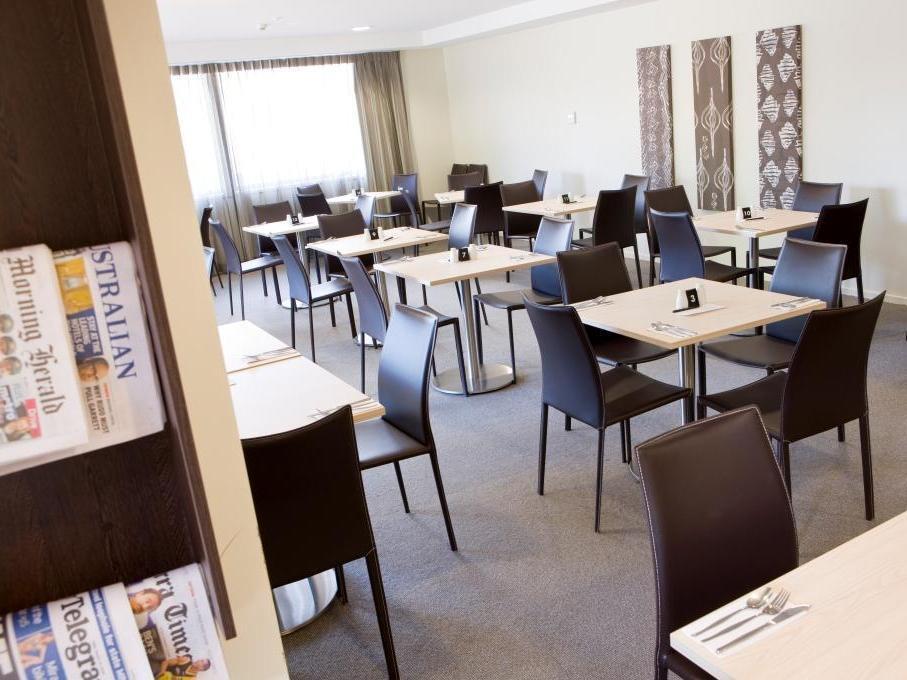 Ibis Styles Canberra Tall Trees Exterior photo