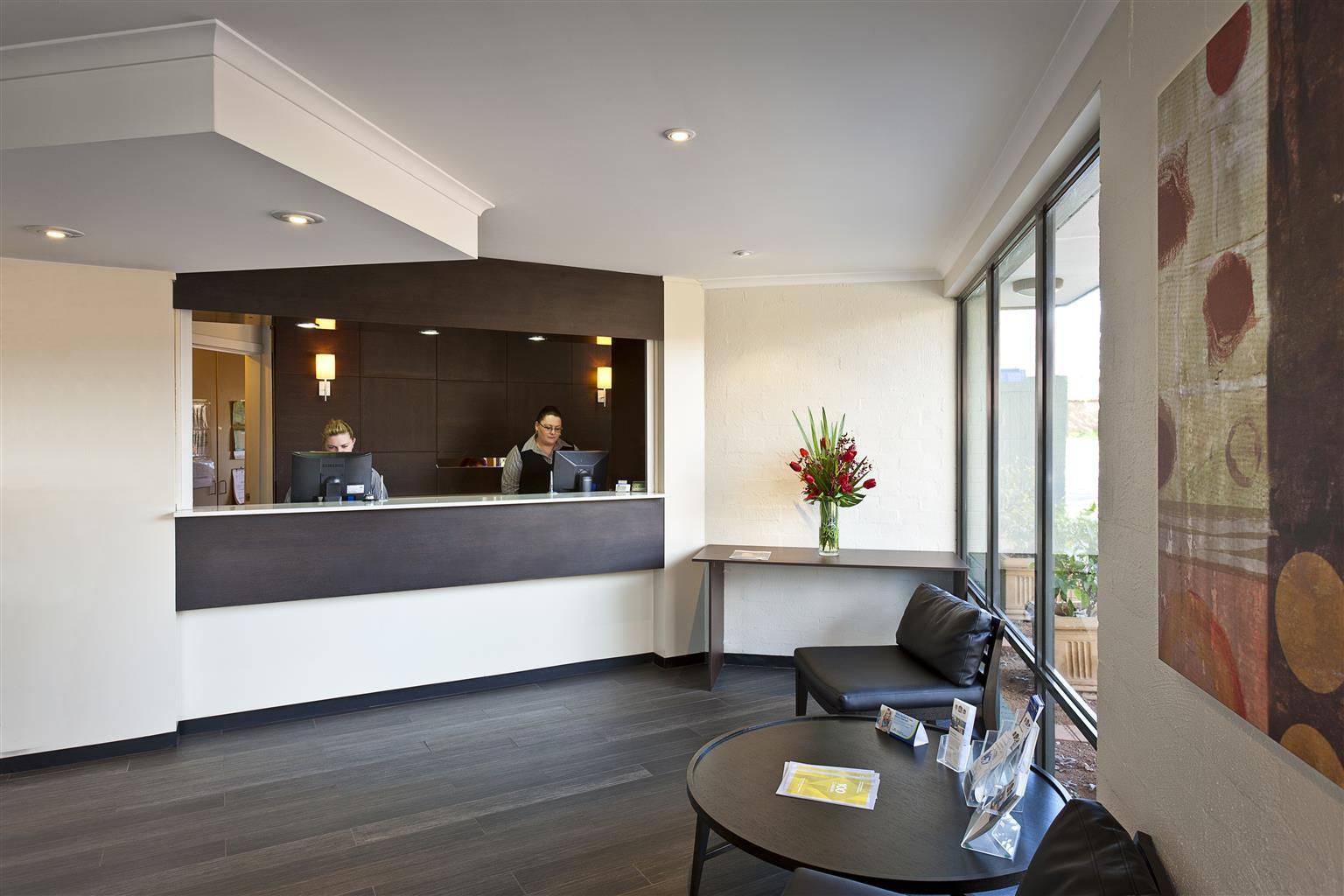 Ibis Styles Canberra Tall Trees Exterior photo