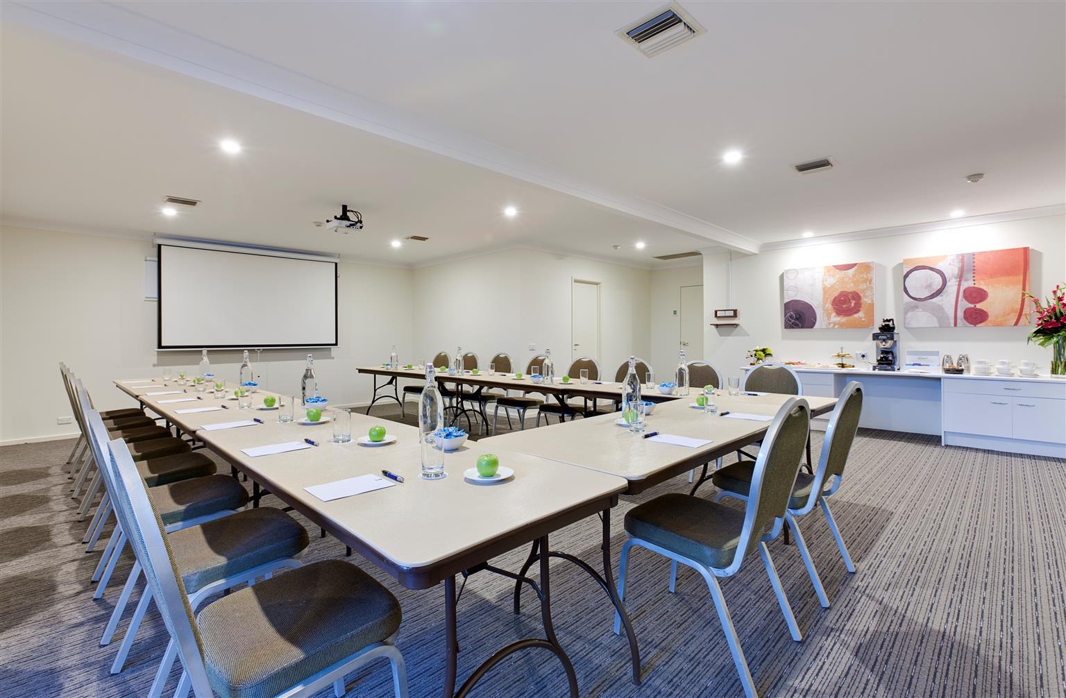 Ibis Styles Canberra Tall Trees Exterior photo