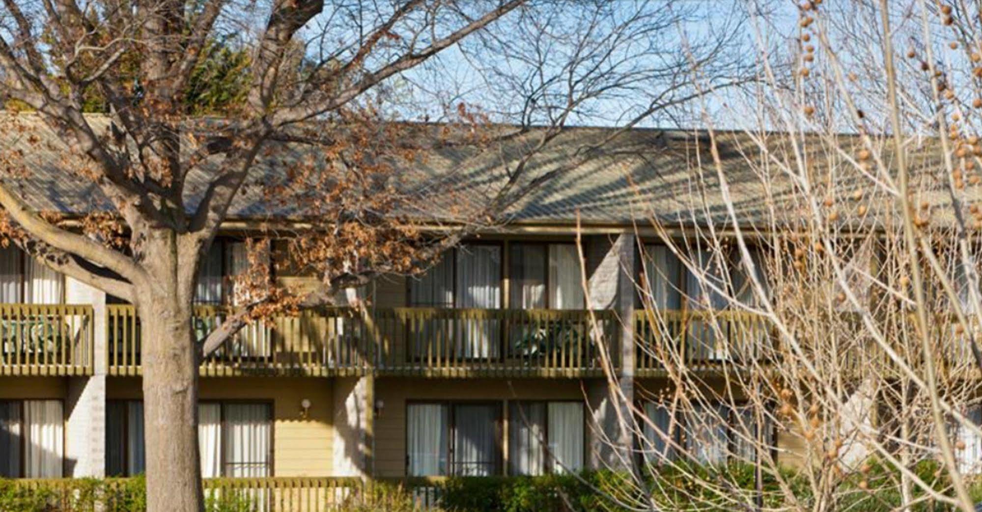 Ibis Styles Canberra Tall Trees Exterior photo