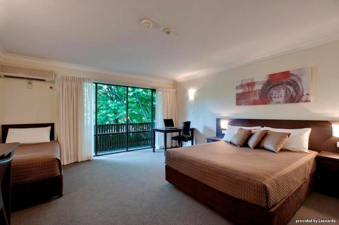 Ibis Styles Canberra Tall Trees Exterior photo