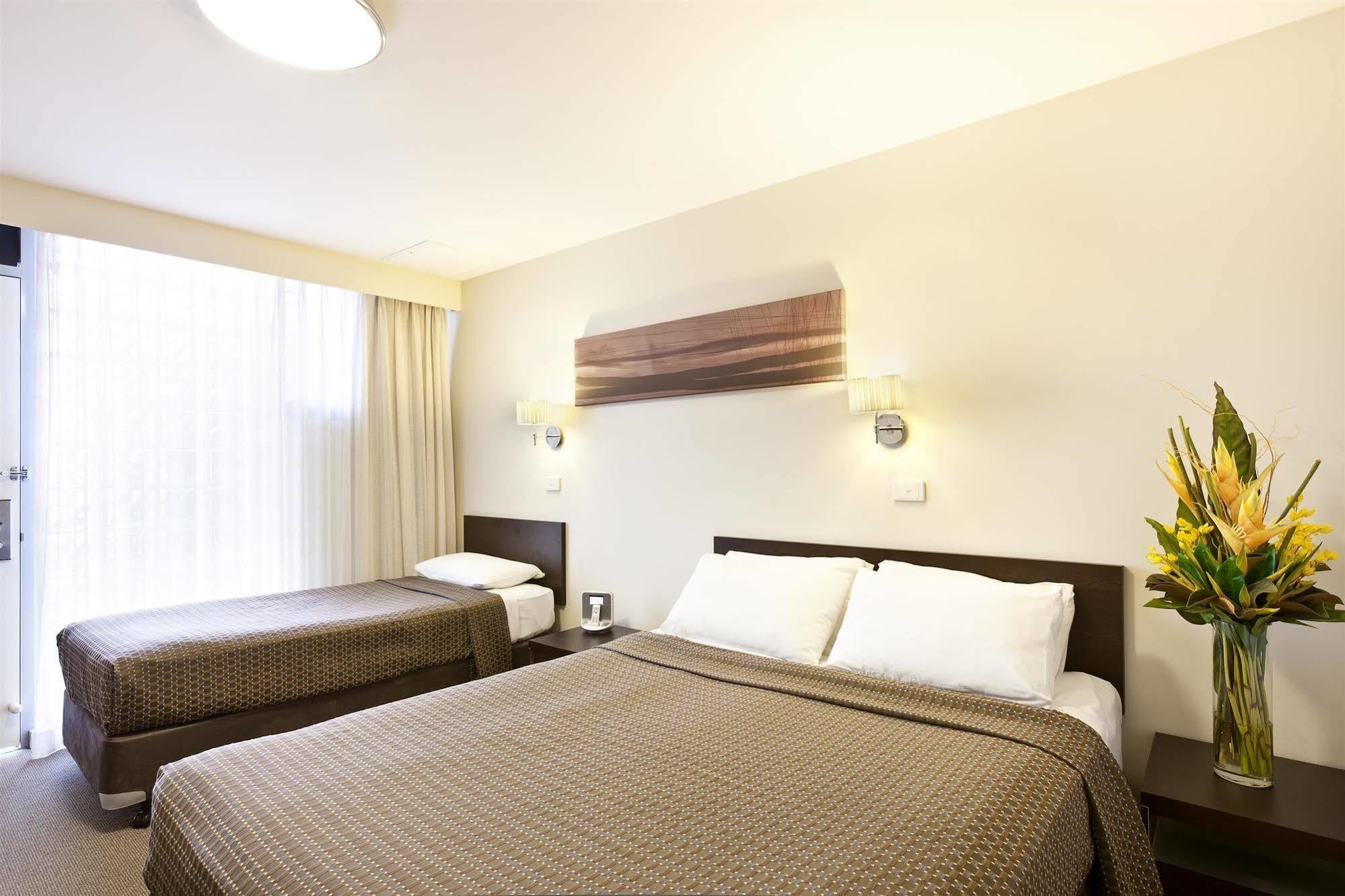 Ibis Styles Canberra Tall Trees Exterior photo