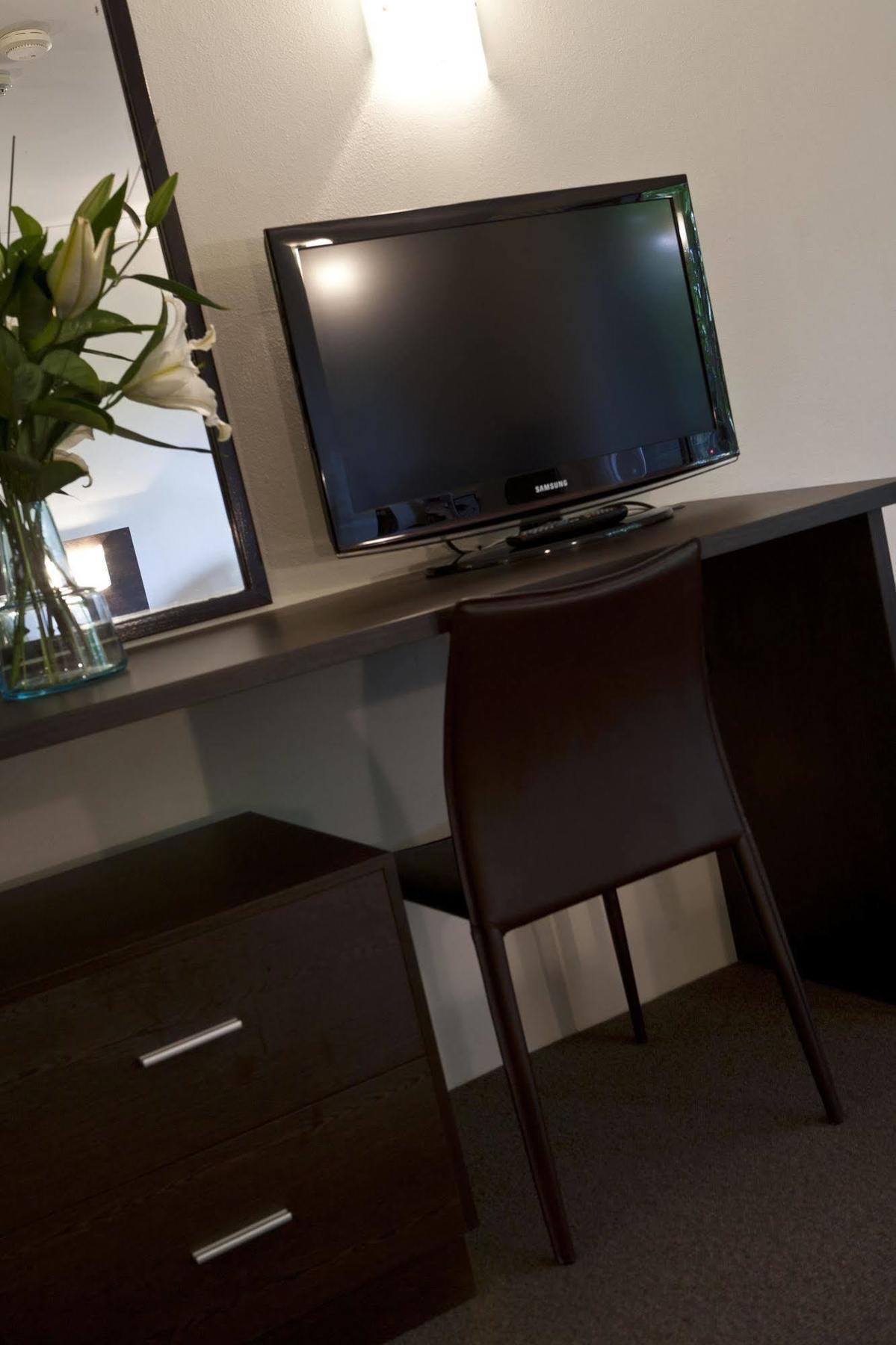 Ibis Styles Canberra Tall Trees Exterior photo