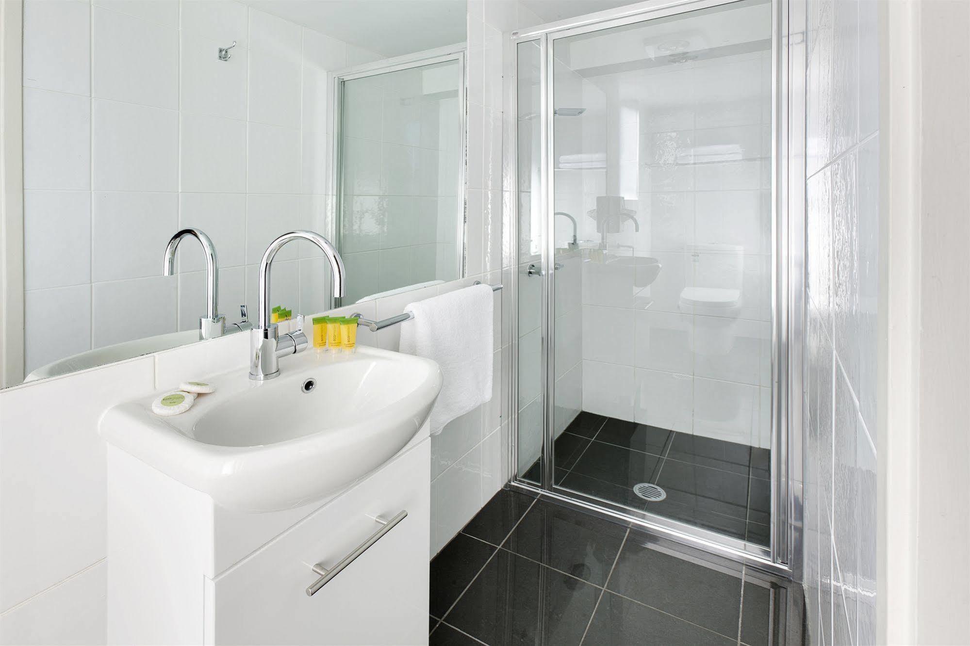 Ibis Styles Canberra Tall Trees Exterior photo