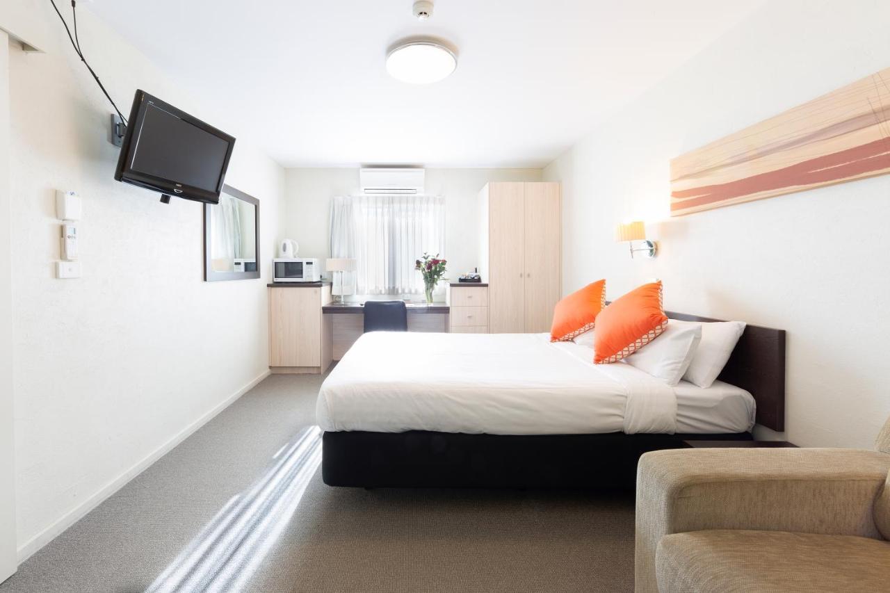 Ibis Styles Canberra Tall Trees Exterior photo