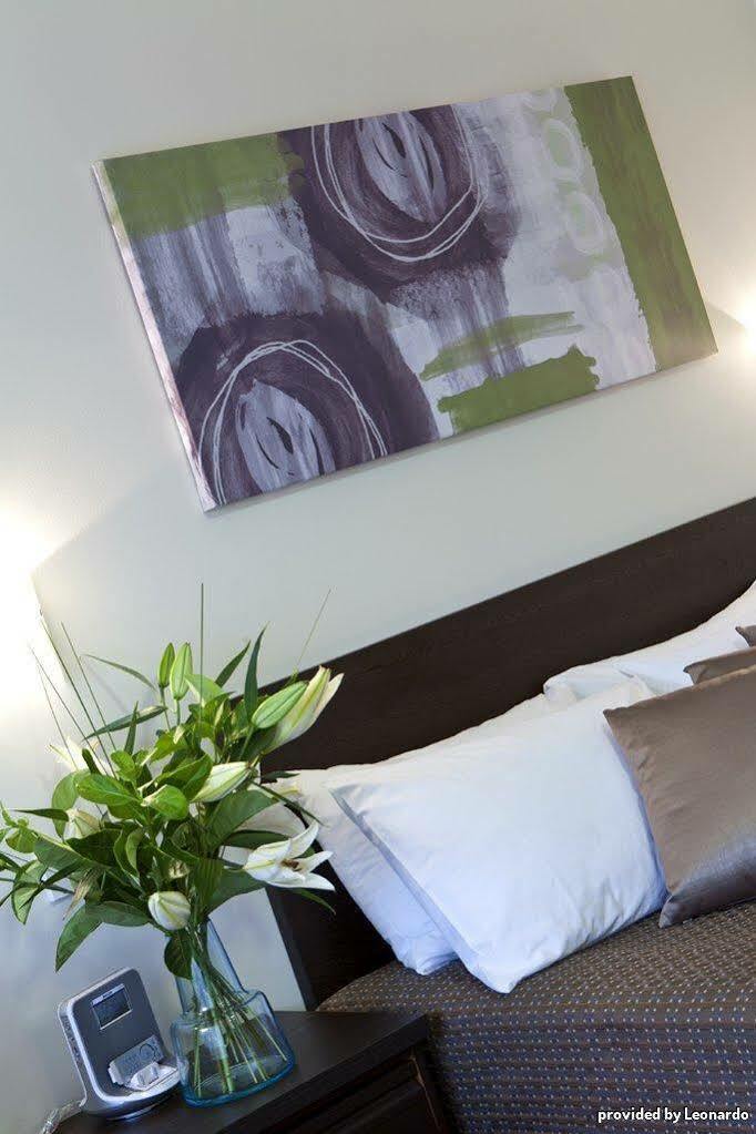 Ibis Styles Canberra Tall Trees Room photo