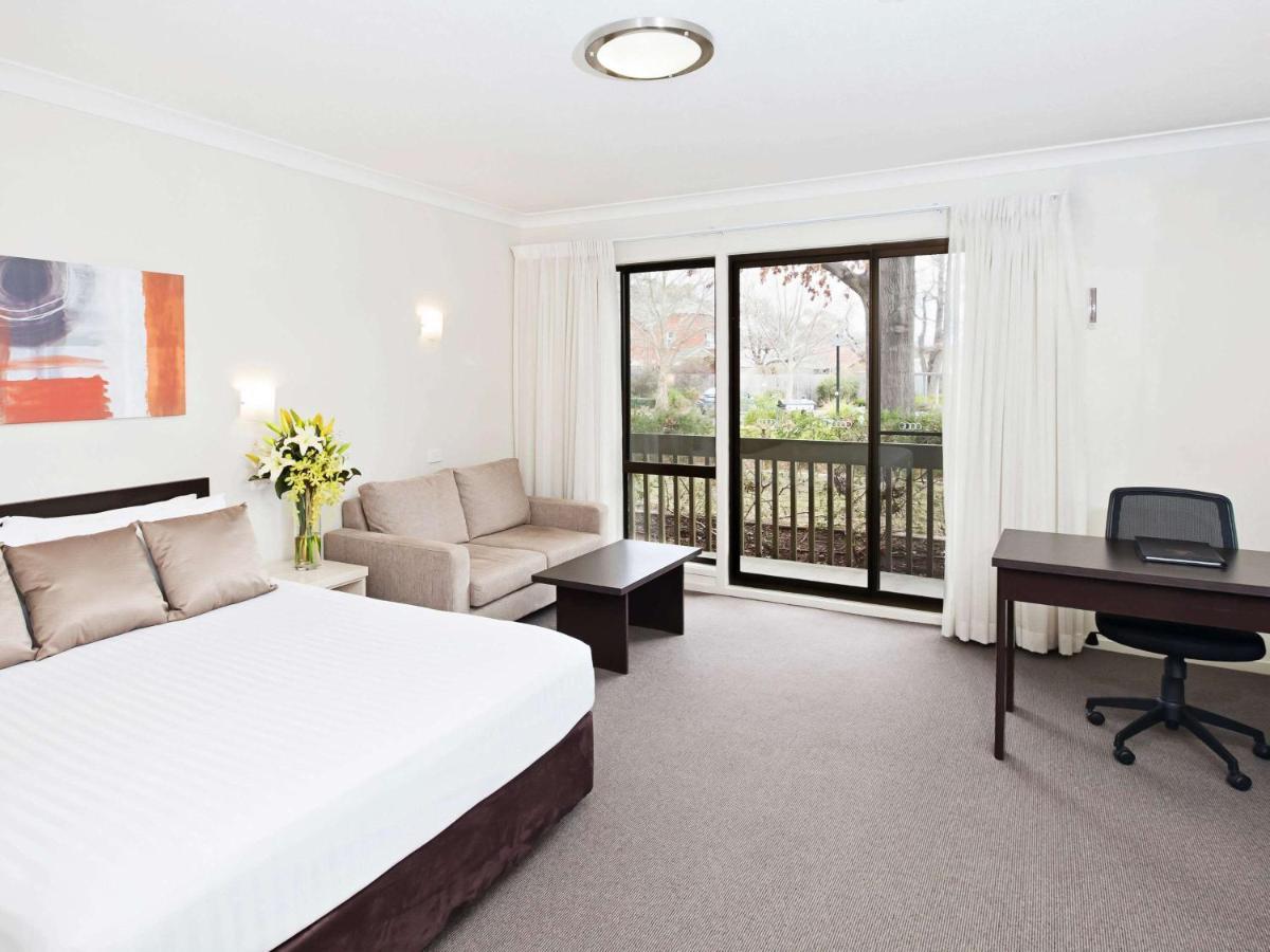 Ibis Styles Canberra Tall Trees Exterior photo