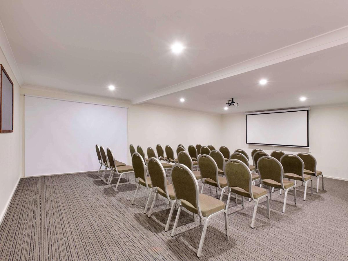 Ibis Styles Canberra Tall Trees Exterior photo