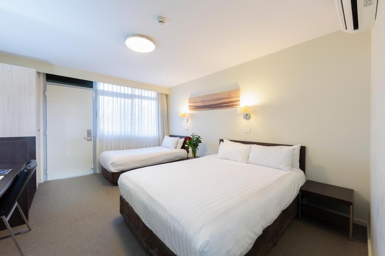 Ibis Styles Canberra Tall Trees Exterior photo